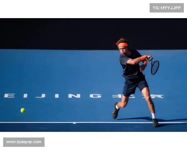 美网男单首轮综述：八大种子顺利晋级 西西帕斯与阿利亚西姆表现出色